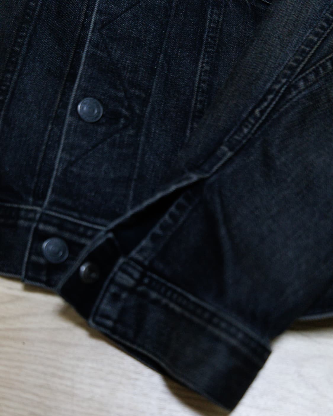 톰포드 아이코닉 멀티 포켓 데님 자켓 상품이미지3