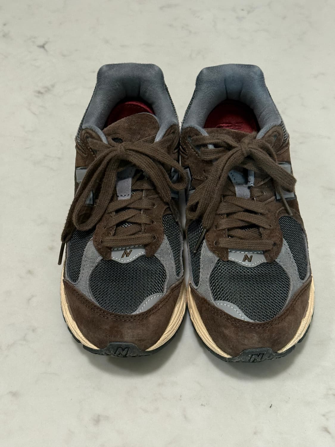 뉴발란스 2002R 리치 어스 블랙탑 상품이미지1