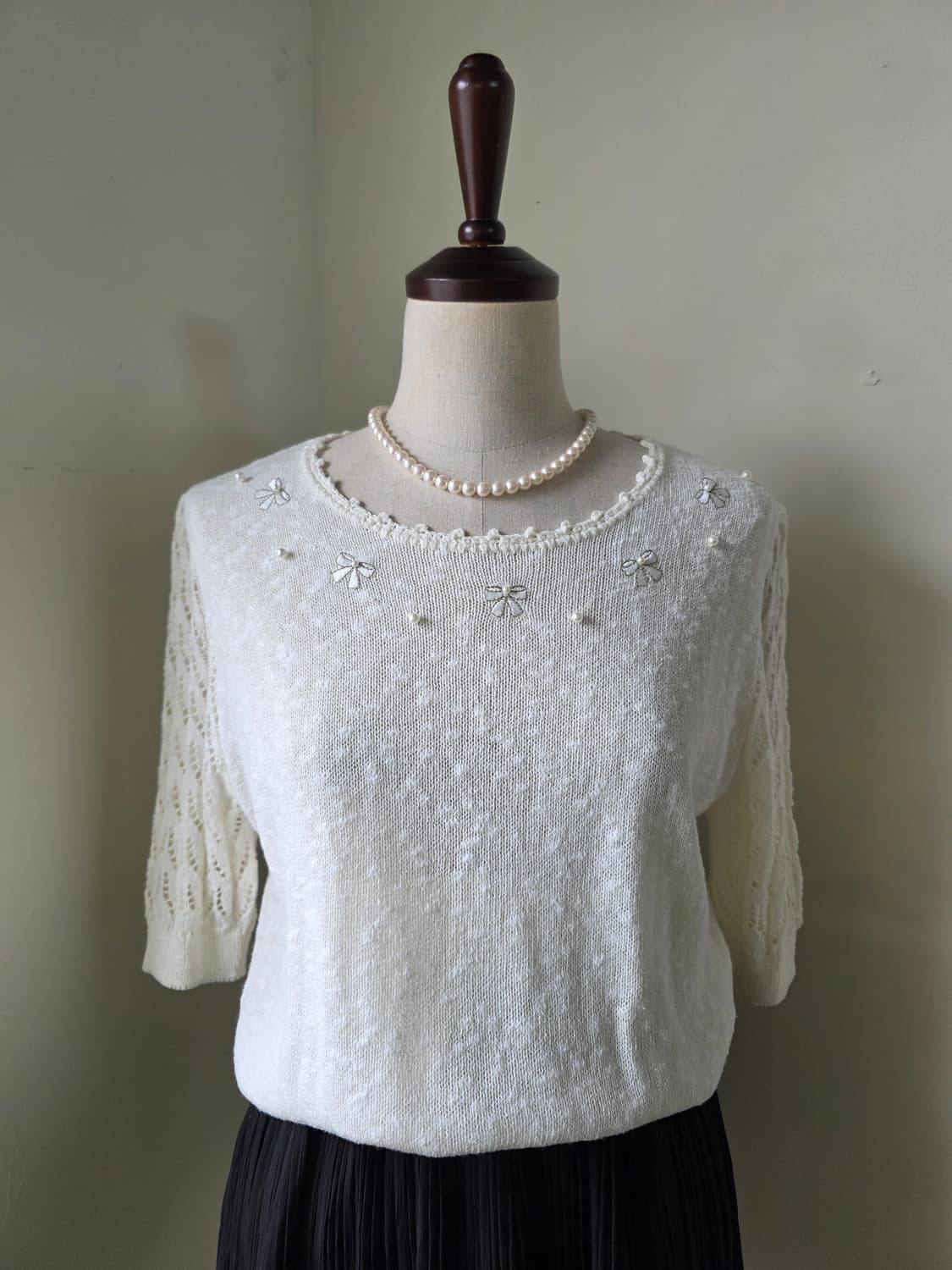 아이보리 리본 장식 크로쉐 소매 라운드 니트 상품이미지2