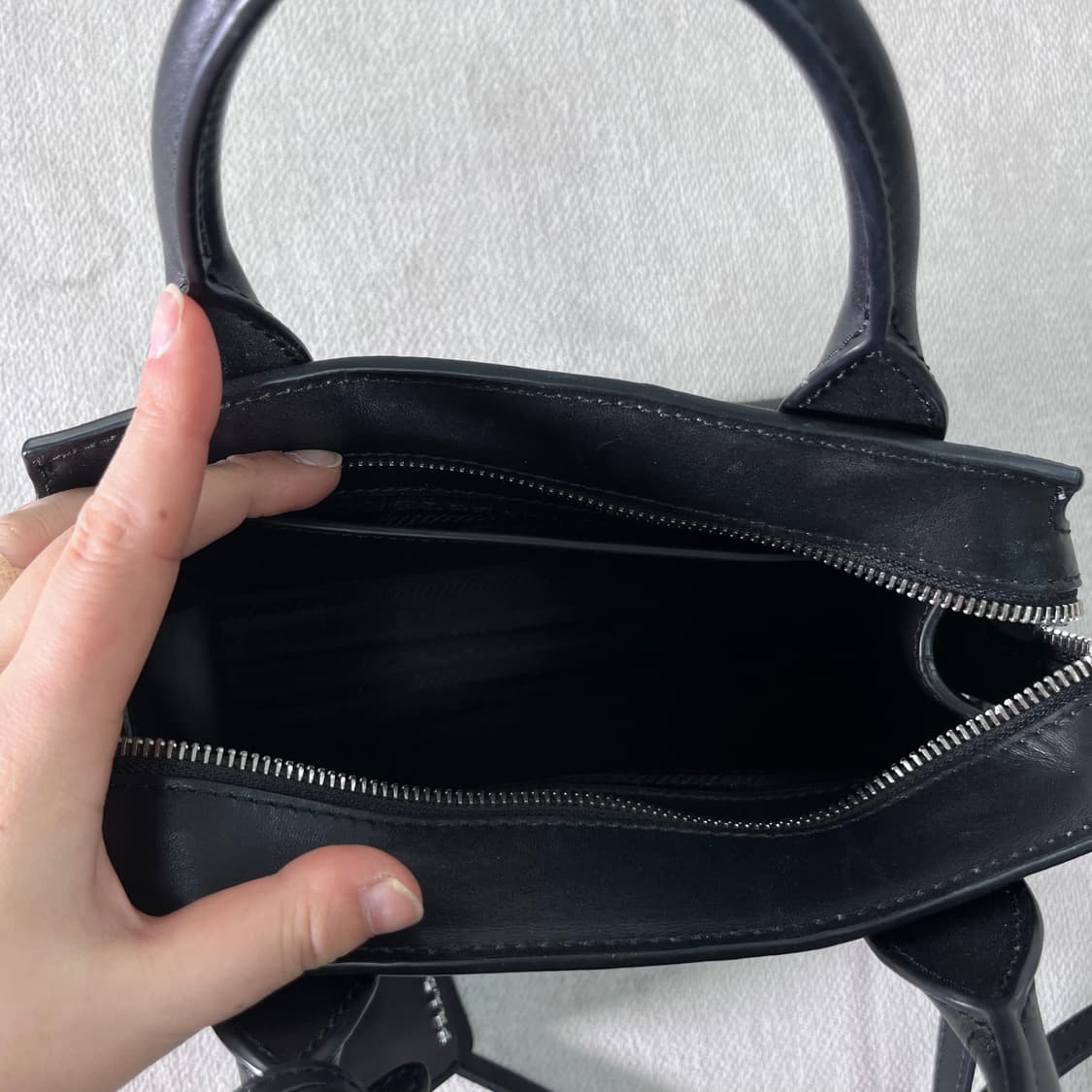 프라다 크리스틴 사피아노 도트백 상품이미지9