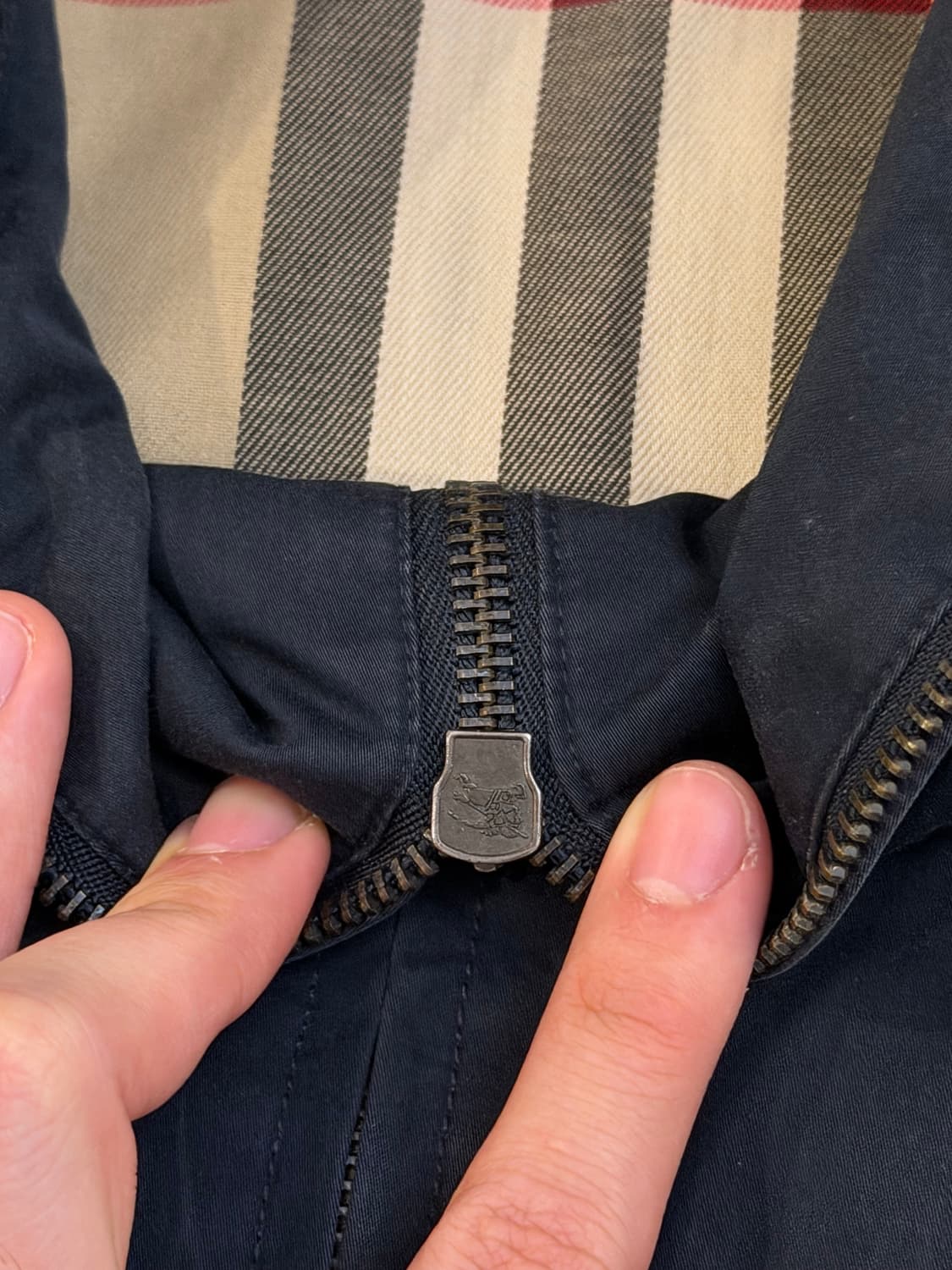 버버리 체크안감 블루종 스윙탑 자켓 네이비 상품이미지4