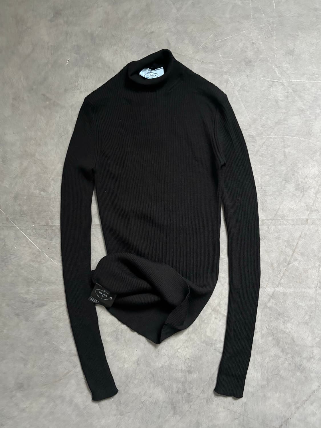 Prada 프라다 블랙 터틀넥 울 니트  상품이미지5