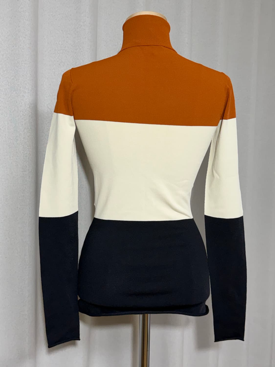 펜디 (FENDI) 스트라이프 블록 하이넥 니트 - 미착용 새상품 상품이미지6