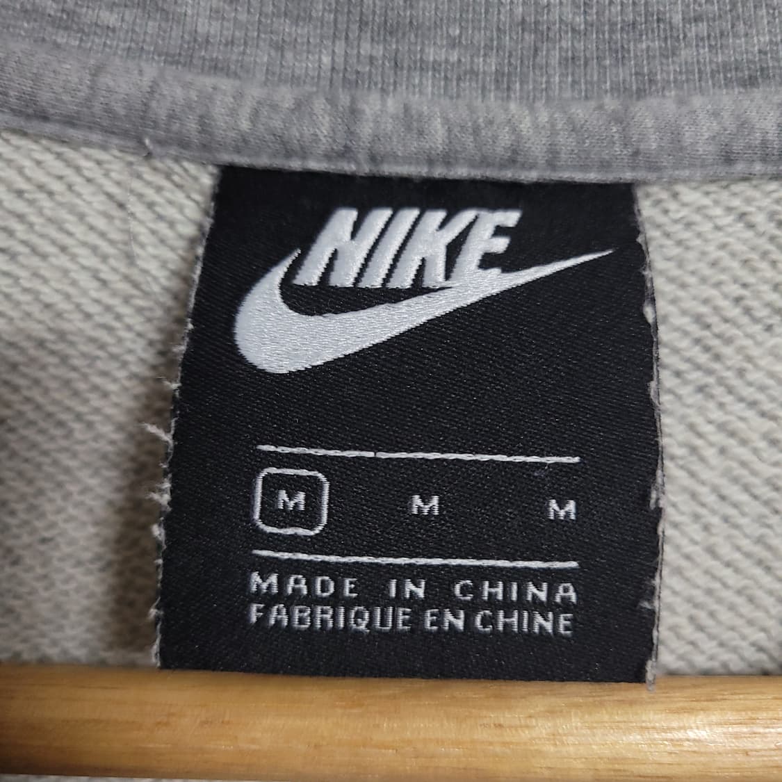 (M) NIKE 나이키 스우시 여성 맨투맨 그레이 상품이미지3