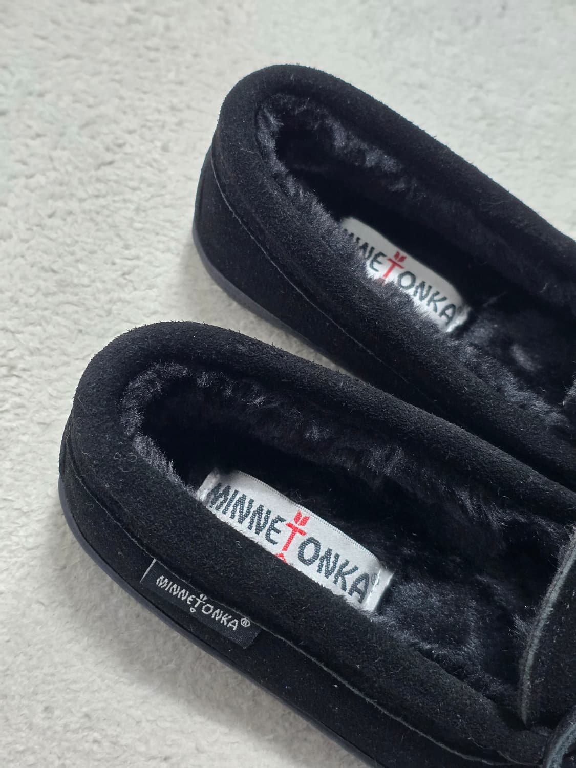 미네통카 킬티 모카신 블랙 스웨이드 5 상품이미지3