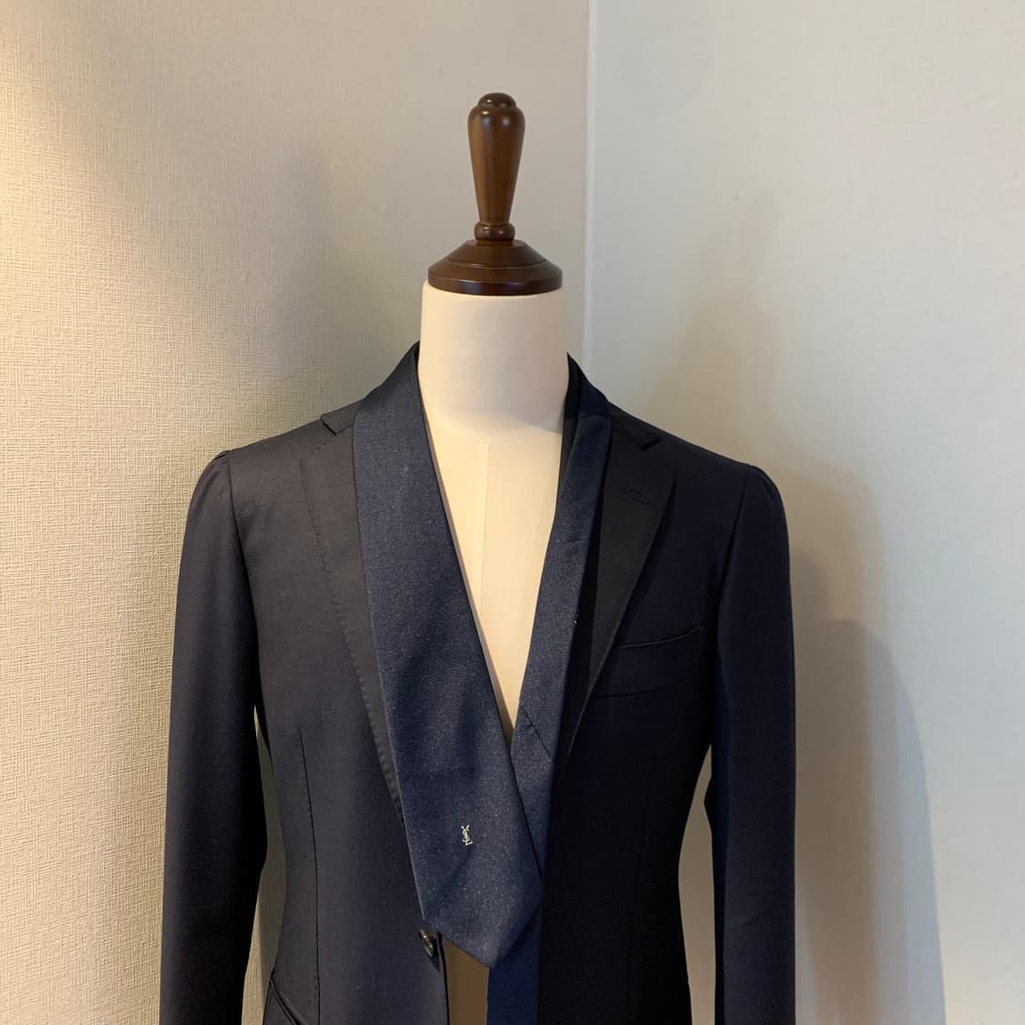 입생로랑(YSL) 심플로고 다크네이비 단색 명품넥타이 100폴리 8cm 상품이미지1