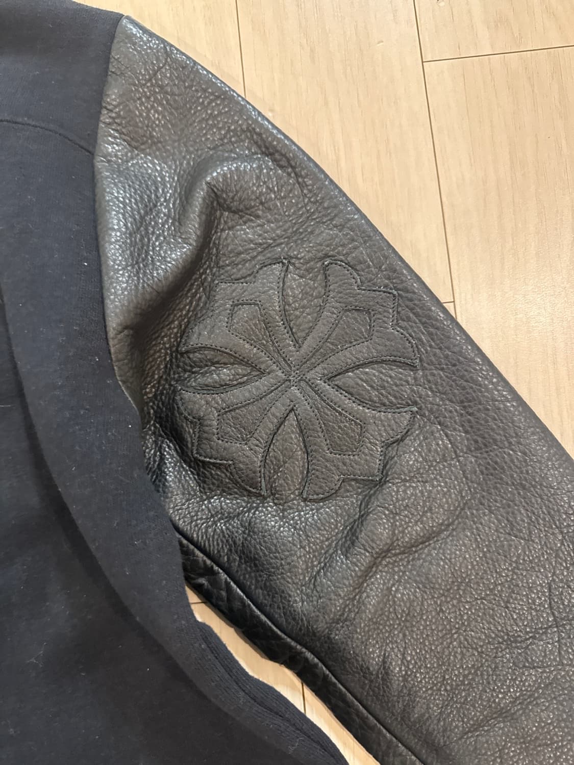 크롬하츠 Cross Patch Leather Sweater  상품이미지3