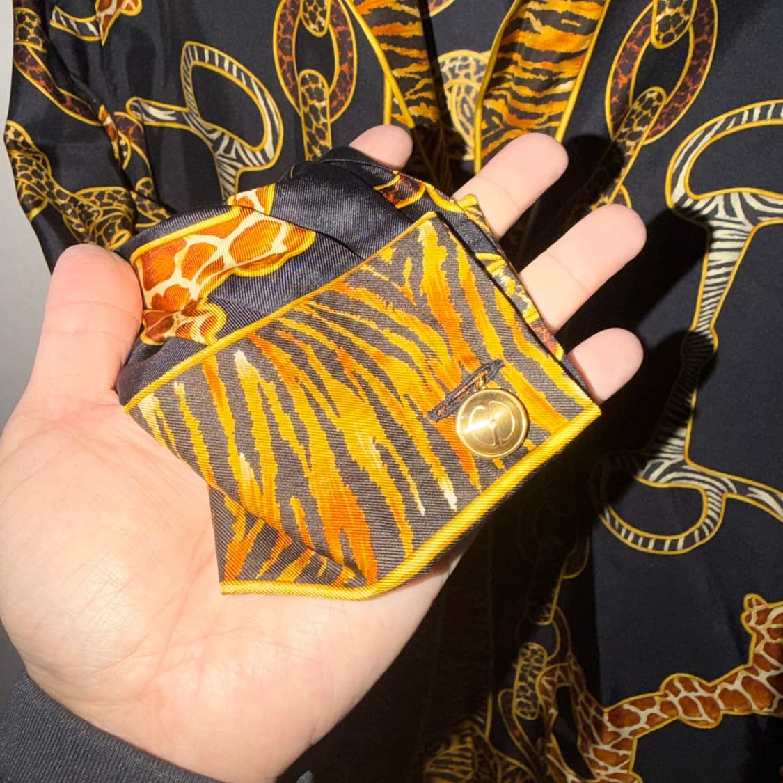 구찌 빈티지 애니멀 프린트 홀스빗 실크 GG커프스 셔츠  상품이미지3