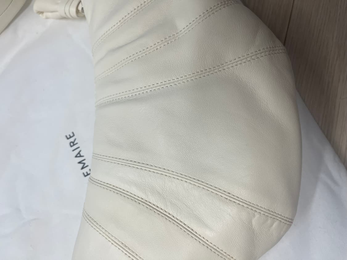 르메르 크루아상 스몰 화이트 새상품 상품이미지2