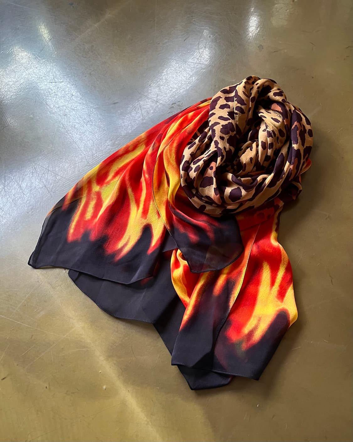 JIMMY CHOO Leopard & Flame Long Scarf 상품이미지9