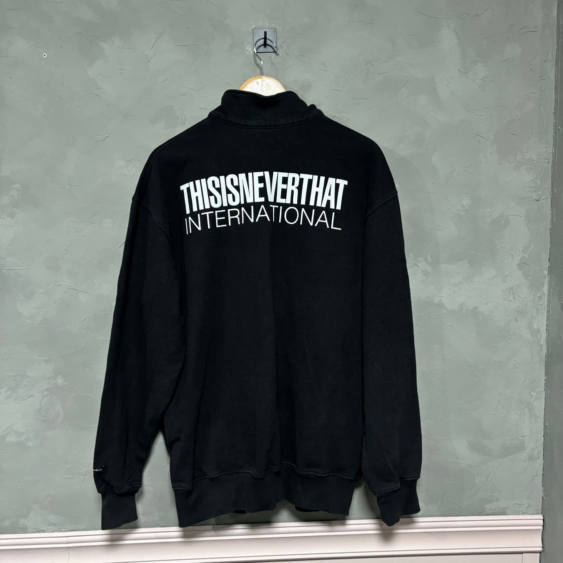 디스이즈네버댓 반집업 맨투맨 상품이미지4