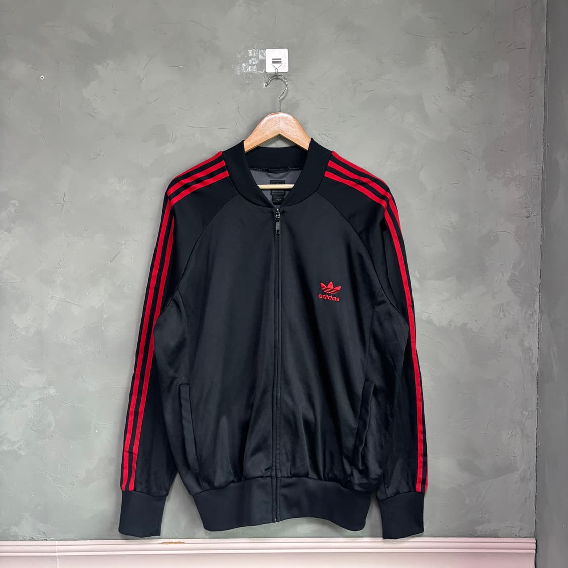 아디다스 슈퍼스타 져지 트랙탑 검빨 상품이미지1