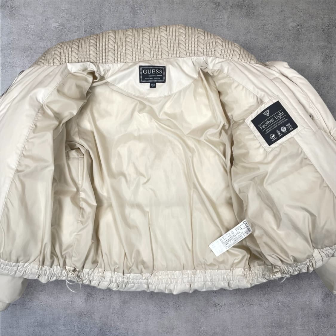 게스 Guess 아이보리 페더 라이트 푸퍼 숏패딩 XS 상품이미지3