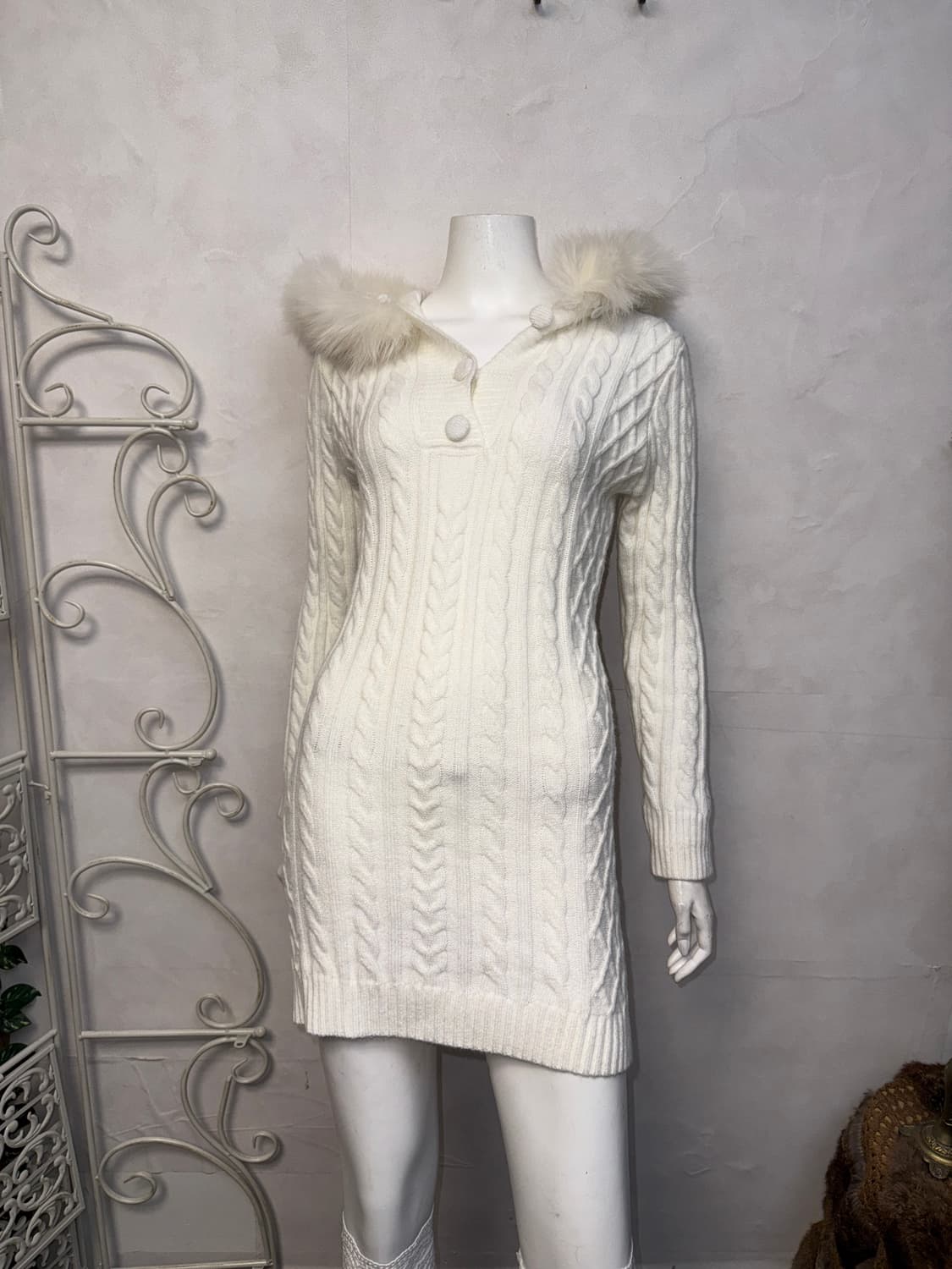 White fur trimming knit hood ops 상품이미지1