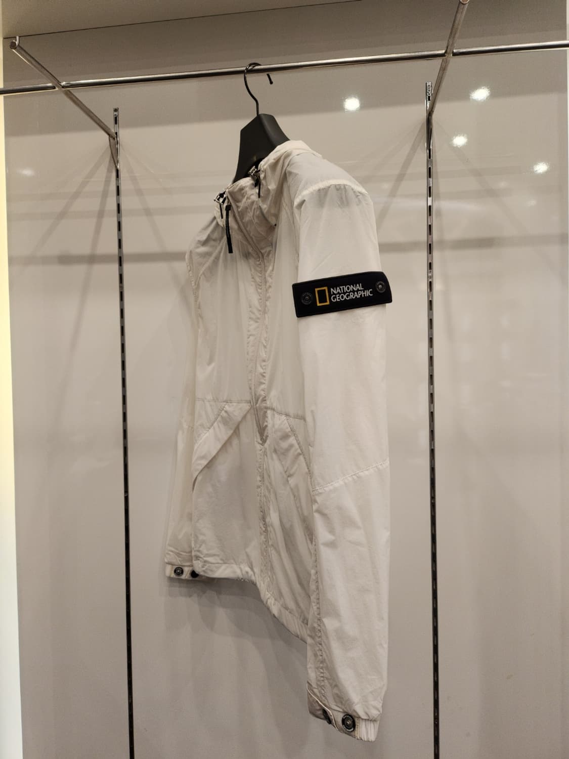 네셔널지오그래픽 후드바람막이 95(최상급) 상품이미지3