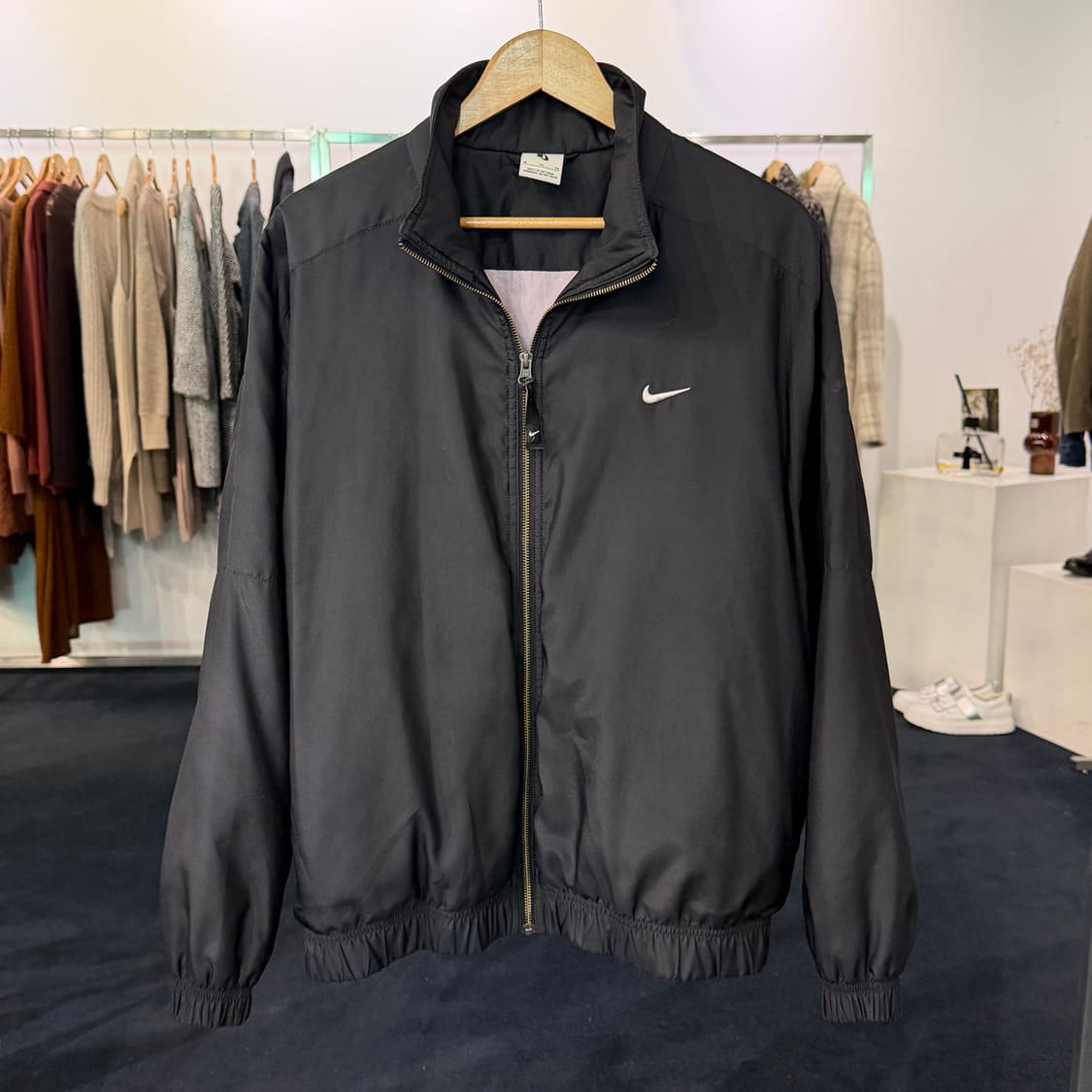 [XL] 나이키 NRG 솔로 스우시 사틴 봄버자켓 상품이미지1