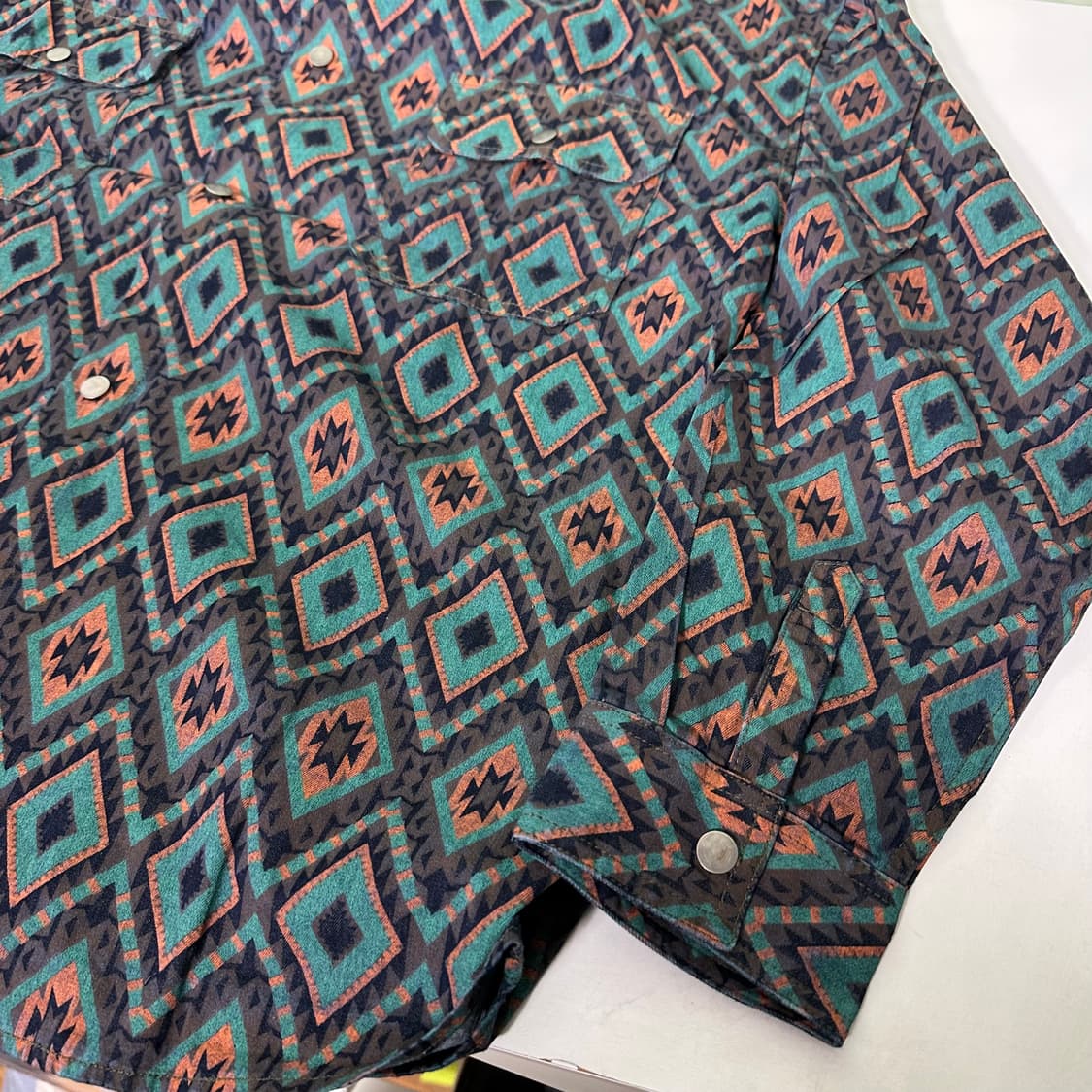 105 이반 IVAN 클래식핏 나바호 오르테가 투포켓 워크셔츠 상품이미지3