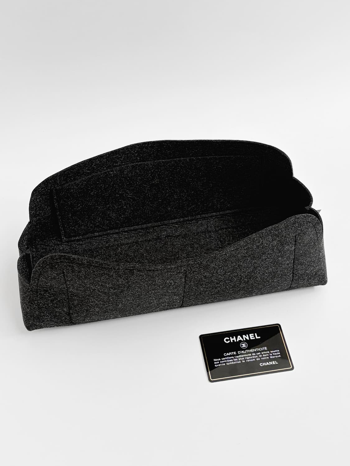 샤넬 뉴트래블라인 바게트 토트백 판매합니다. 상품이미지9