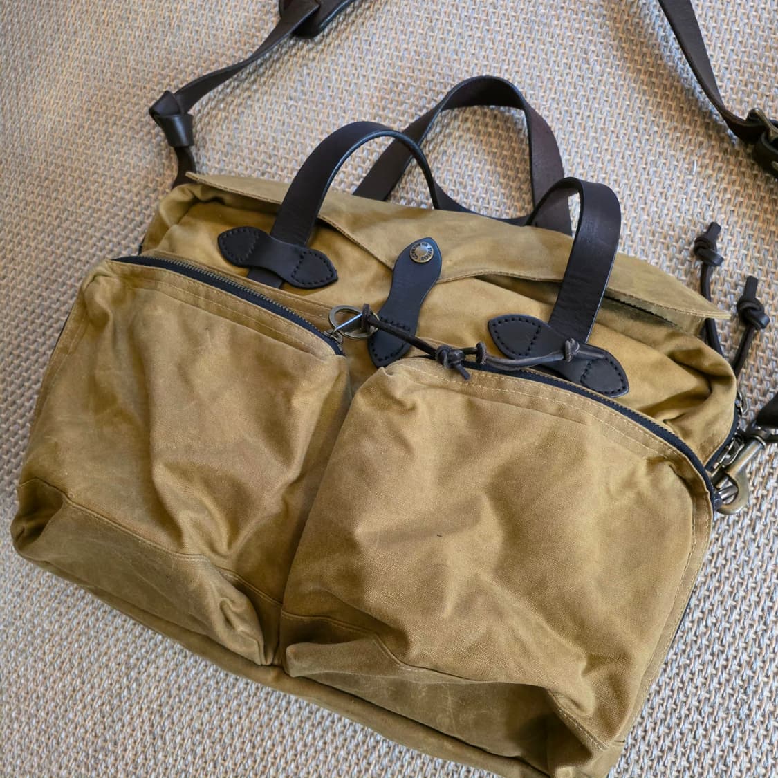 Filson 필슨 경량화 왁스드 코튼 켄버스 필드백 가방 상품이미지2