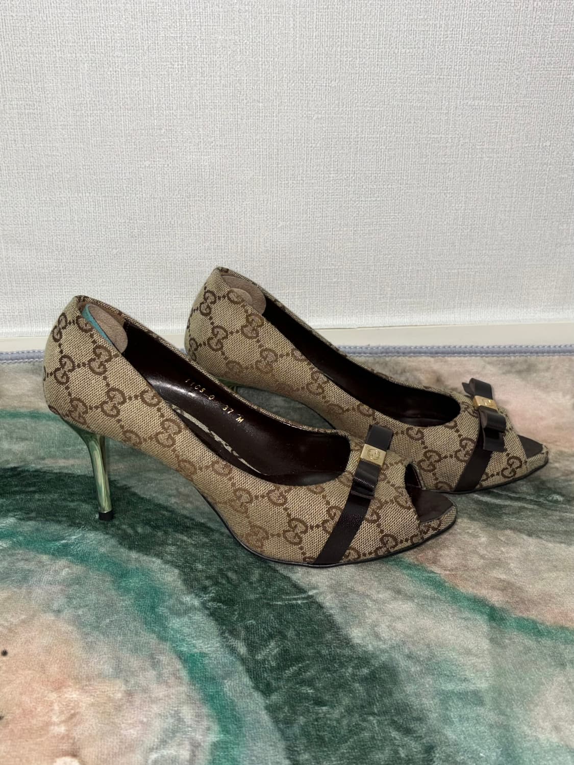 구찌 GG 캔버스 오픈토 펌프스 힐 상품이미지4