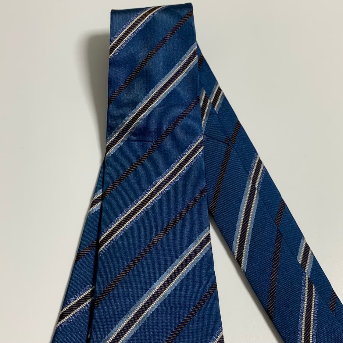 펜디(FENDI) 신형 스트라이프 모노그램 명품넥타이 A등급 이염존재 상품이미지9