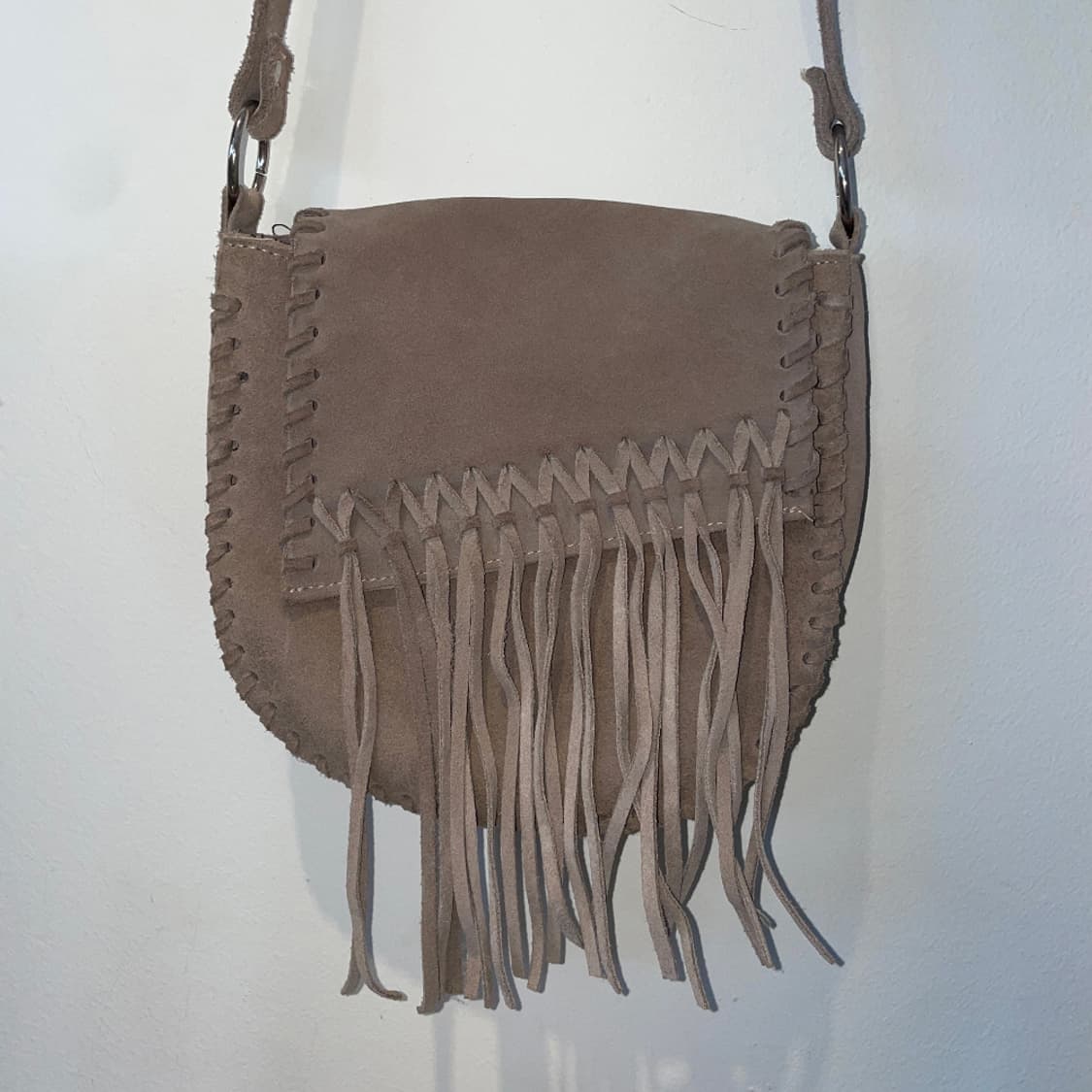 Suede Fringe Crossbody Bag_Taupe 상품이미지1