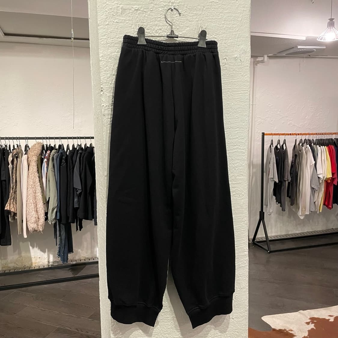 메종 마르지엘라 MM6 컷아웃 스웨트팬츠 상품이미지3