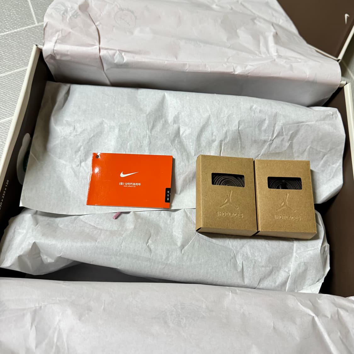 조던 1 트래비스 스캇 벨벳 브라운 공홈당첨상품 급처 (275) 상품이미지4