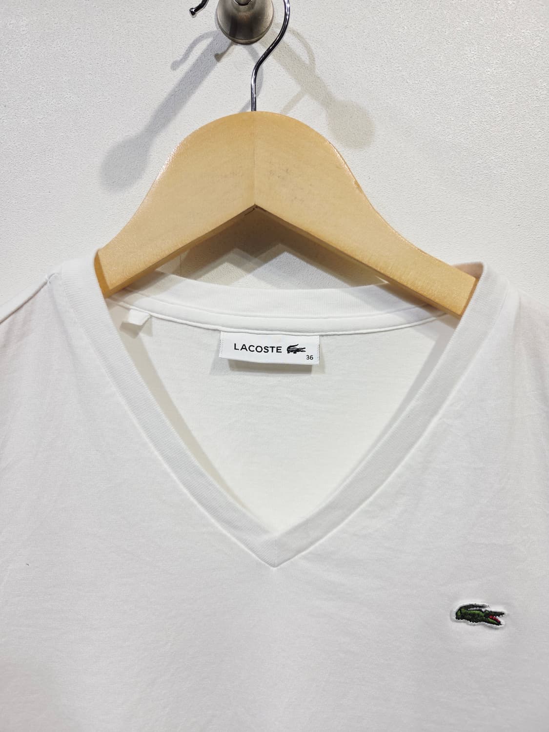 LACOSTE 라코스테 화이트 브이넥 반팔 티셔츠 상품이미지3