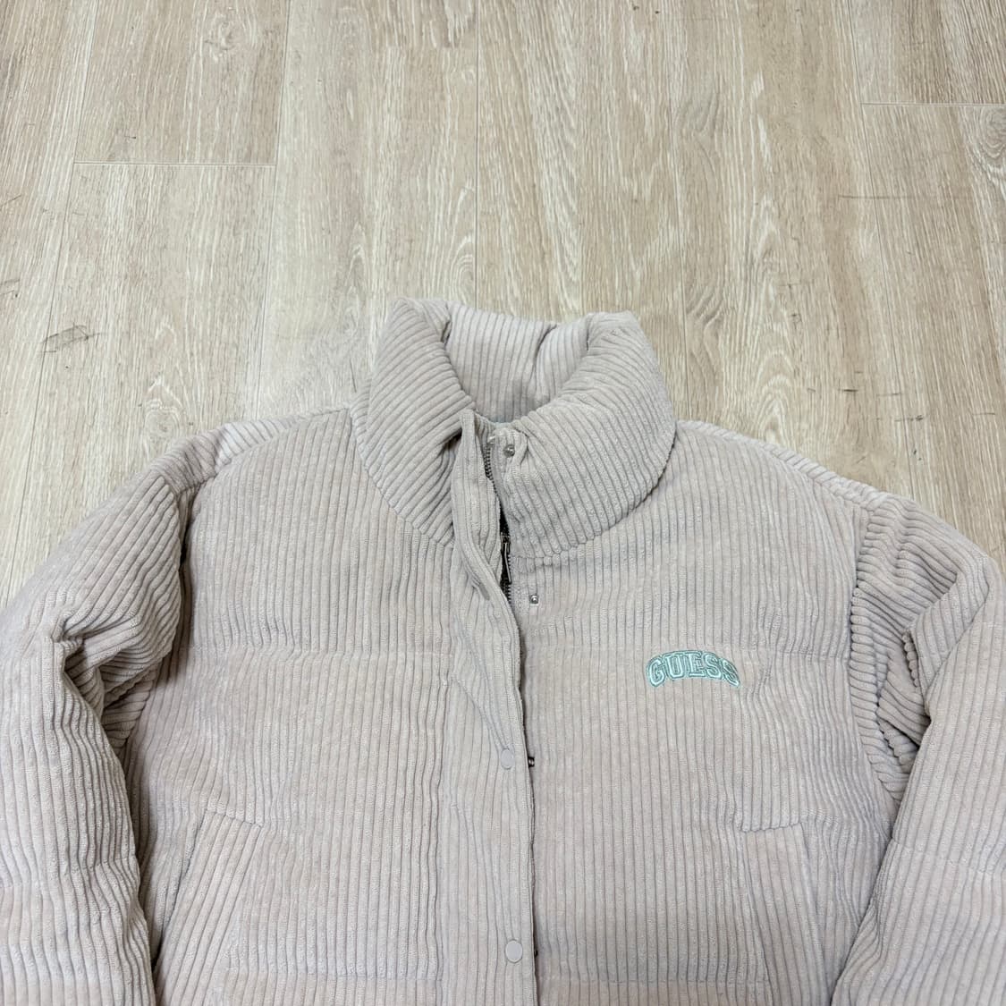 게스 덕다운 코듀로이 크롭 패딩 XS/85  상품이미지2