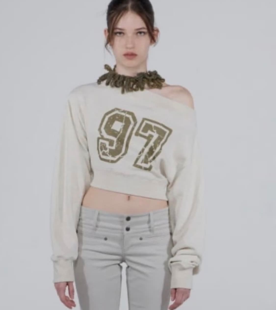 스컬프터 크롭 오프숄더 스웻셔츠 맨투맨 상품이미지1