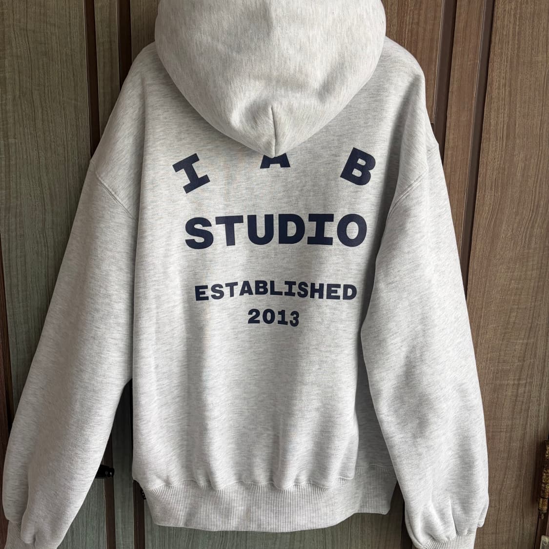 새상품(M)아이앱스튜디오 25 후드 라이트그레이 네이비 상품이미지1