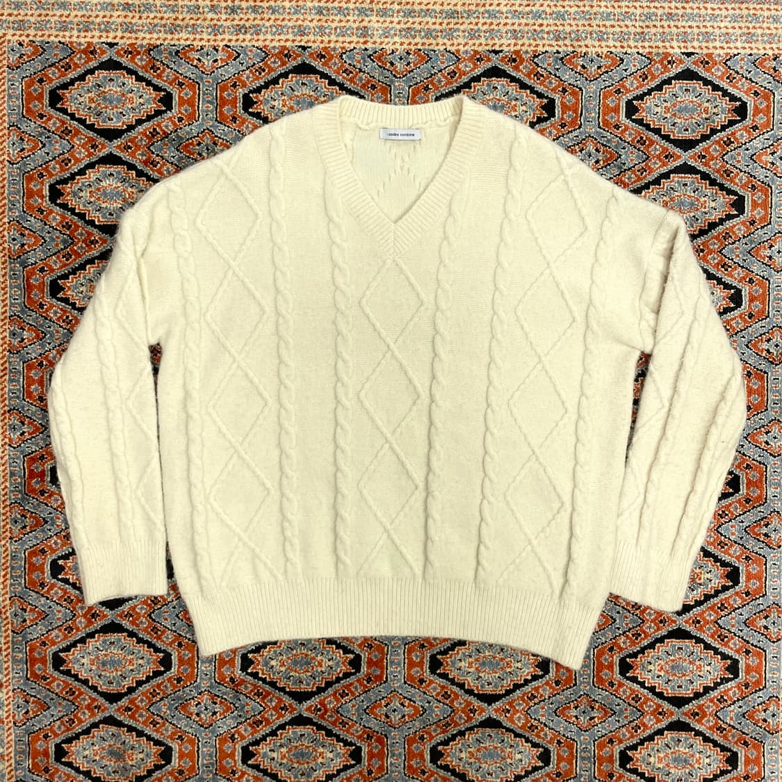 코데즈컴바인 아이보리 피셔맨 브이넥 부클니트 여성FREE 상품이미지1