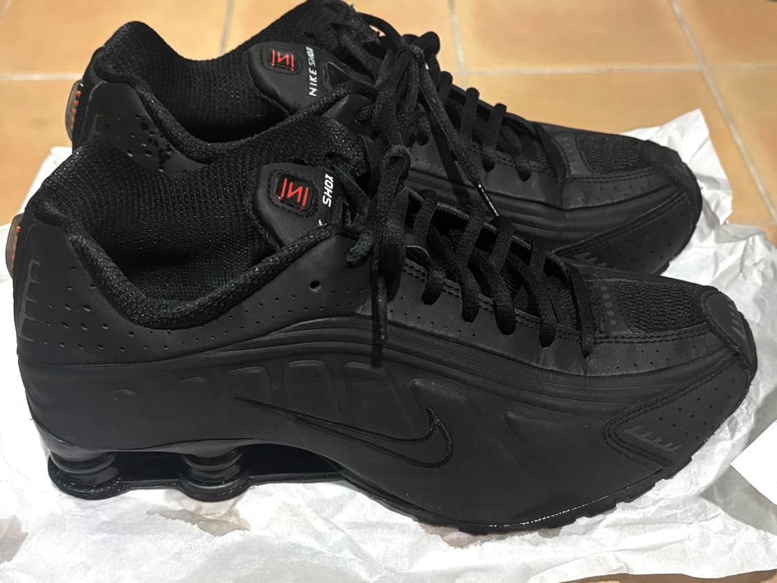 나이키 샥스 R4 블랙 상품이미지1
