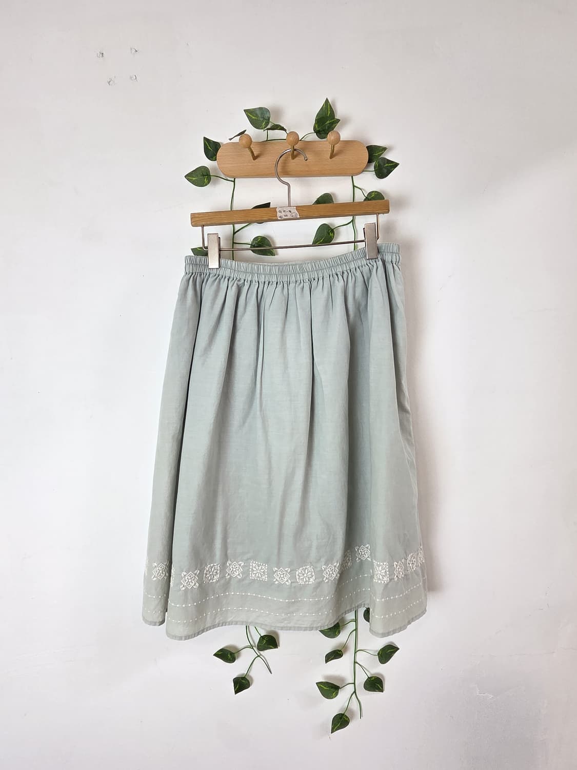 ehka sopo 민트 자수 미디 스커트 상품이미지4