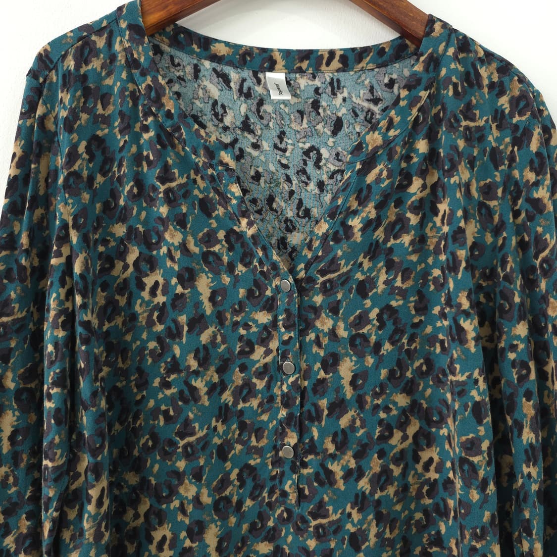  soyaconcept 레오파드 패턴 브이넥 블라우스 상품이미지3