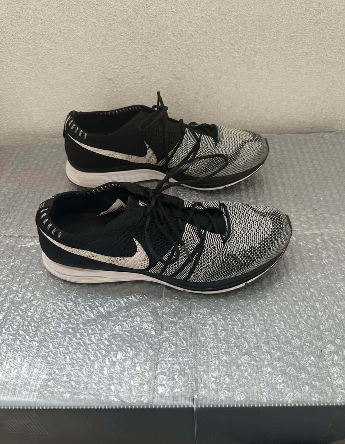 나이키 플라이니트 트레이너 275 검/흰 상품이미지2