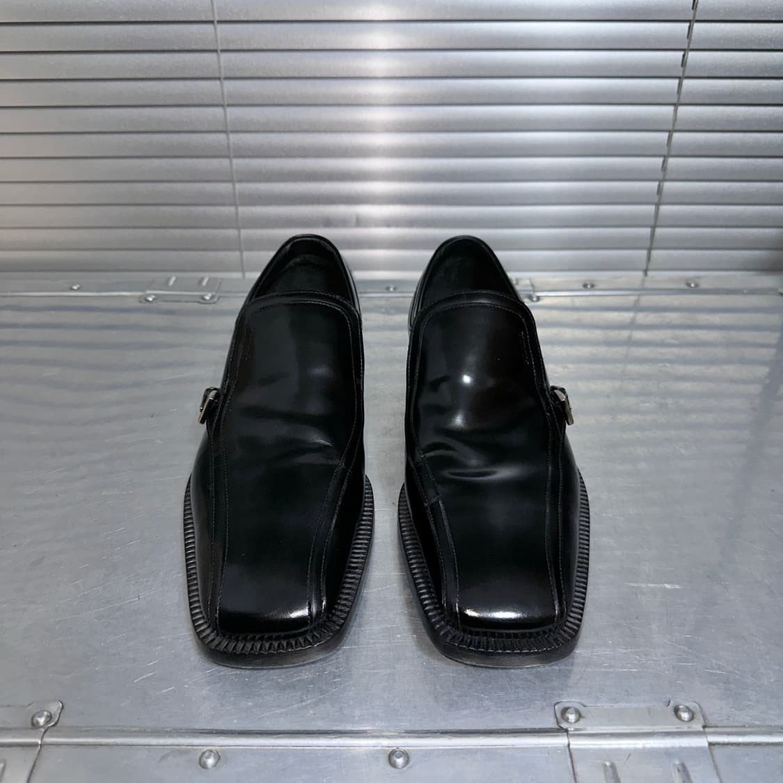 블랙 프라다 스퀘어 토 가죽 로퍼 상품이미지2