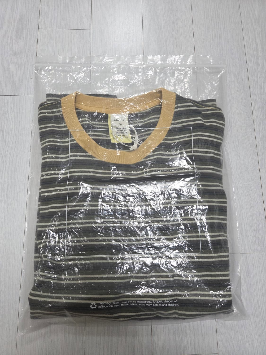 카키색 스트라이프 반팔 보더 티셔츠 상품이미지3