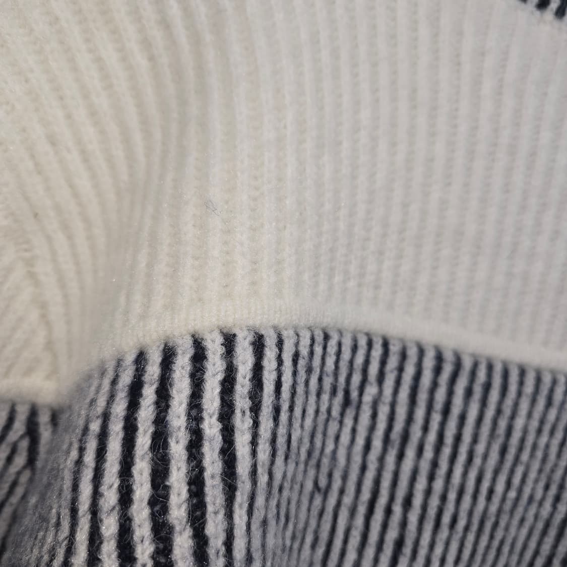 ordinary holiday 크롭 니트 집업 상품이미지4