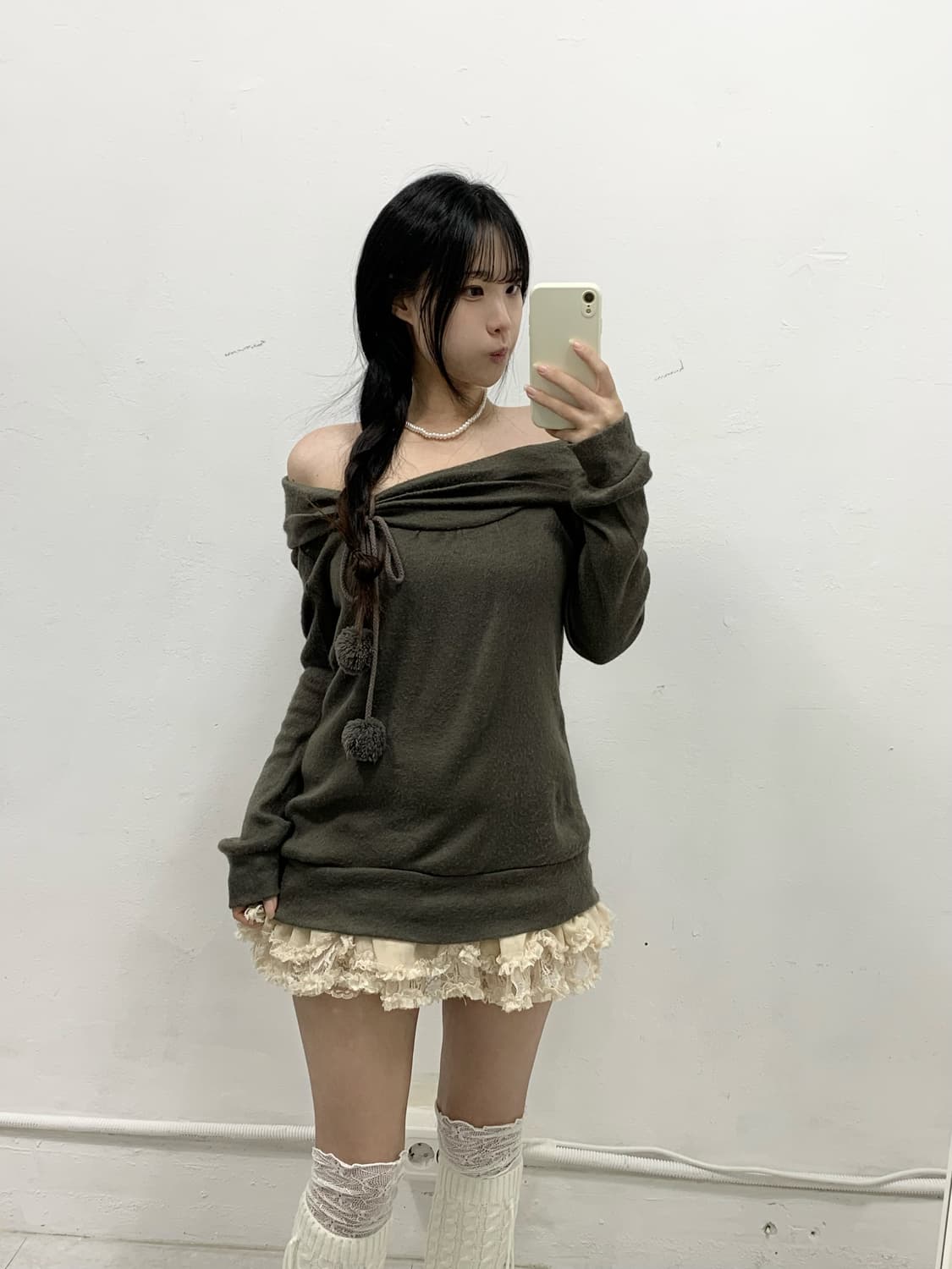 라떼갸루 코코아 폼폼이 오프숄더 니트 상품이미지2