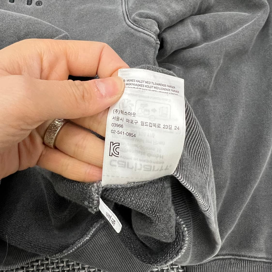 착샷O 칼하트 Wip 그레이 워시드 맨투맨 상품이미지4
