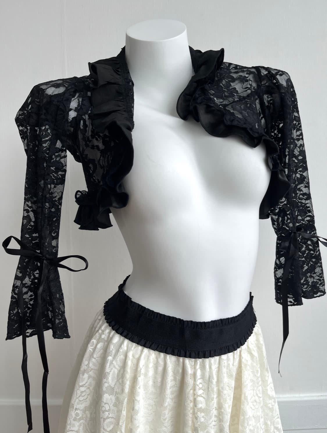 ICHIOKU 블랙 레이스 리본 볼레로 상품이미지1