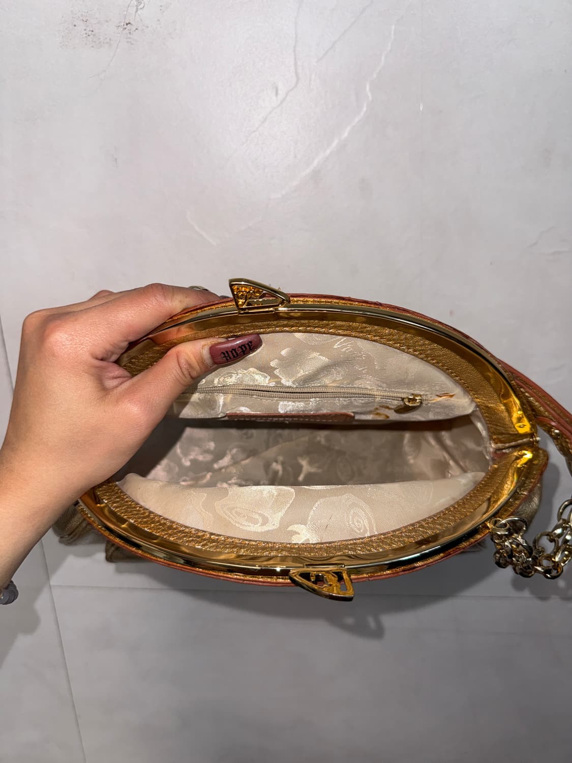 Vincis Bench gold cubic chain 숄더백 상품이미지5