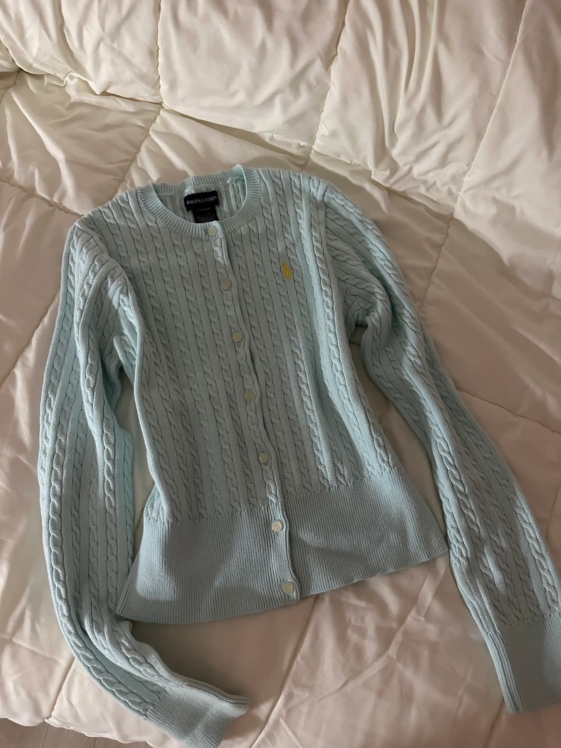 폴로 랄프로렌  미니 꽈배기 가디건 소다색 상품이미지1