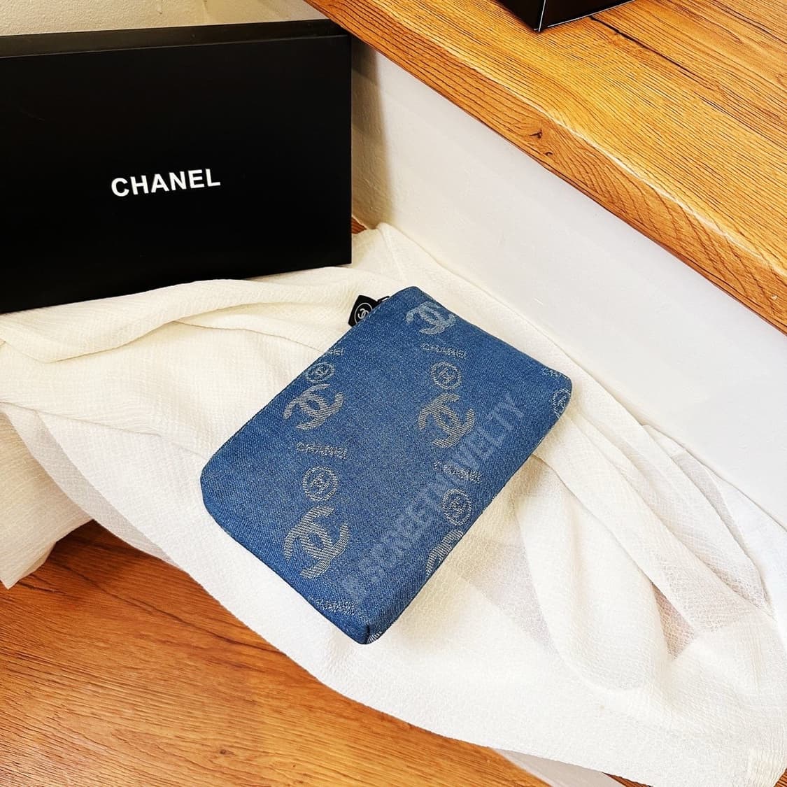 샤넬 코스메틱 데님 로고 파우치 무료배송 샤넬 코스메틱 데님 로고 파우치 상품이미지7