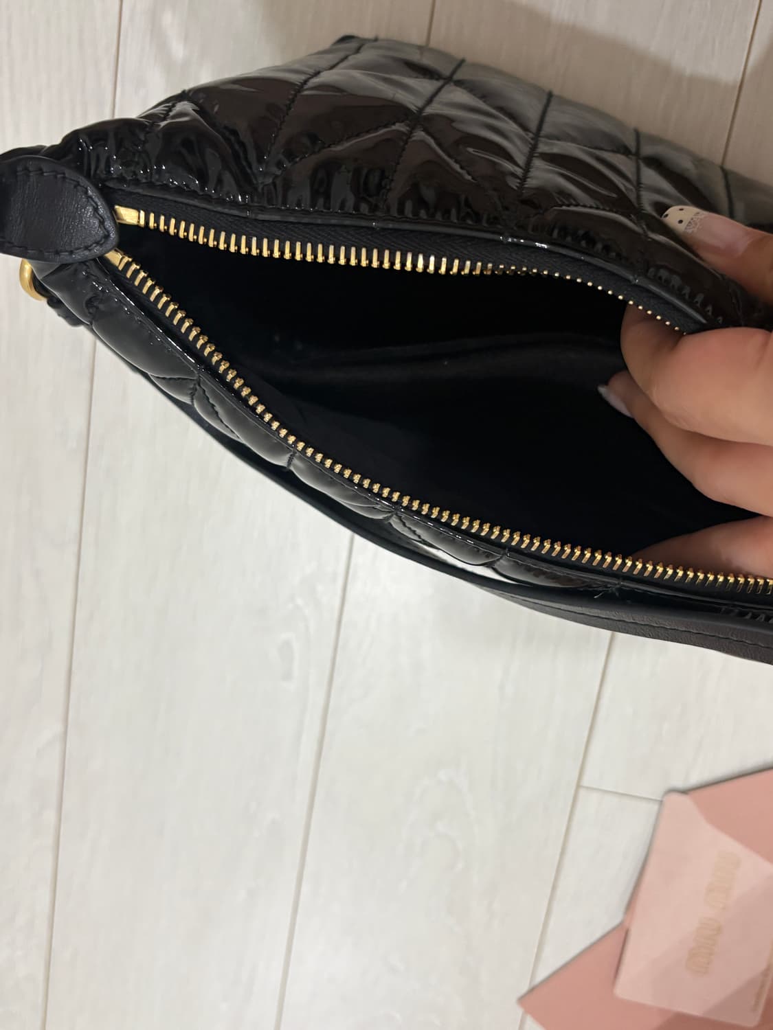 미우미우 스피릿 마테라쎄 페이던트 미니백 상품이미지5