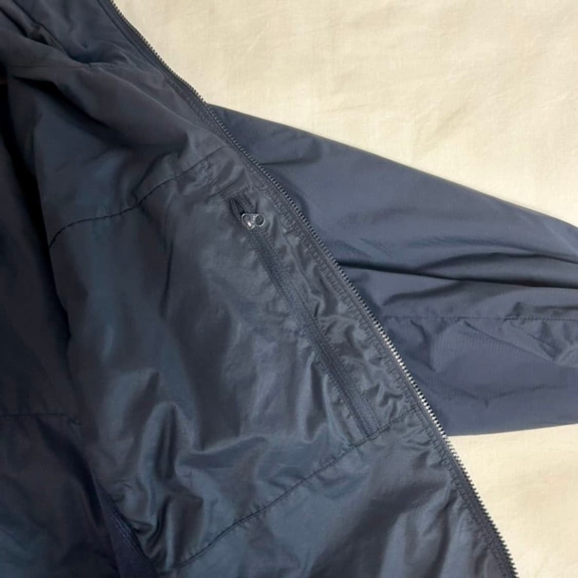 25s/s 아크테릭스 아톰 후디 M 블랙 사파이어 상품이미지10