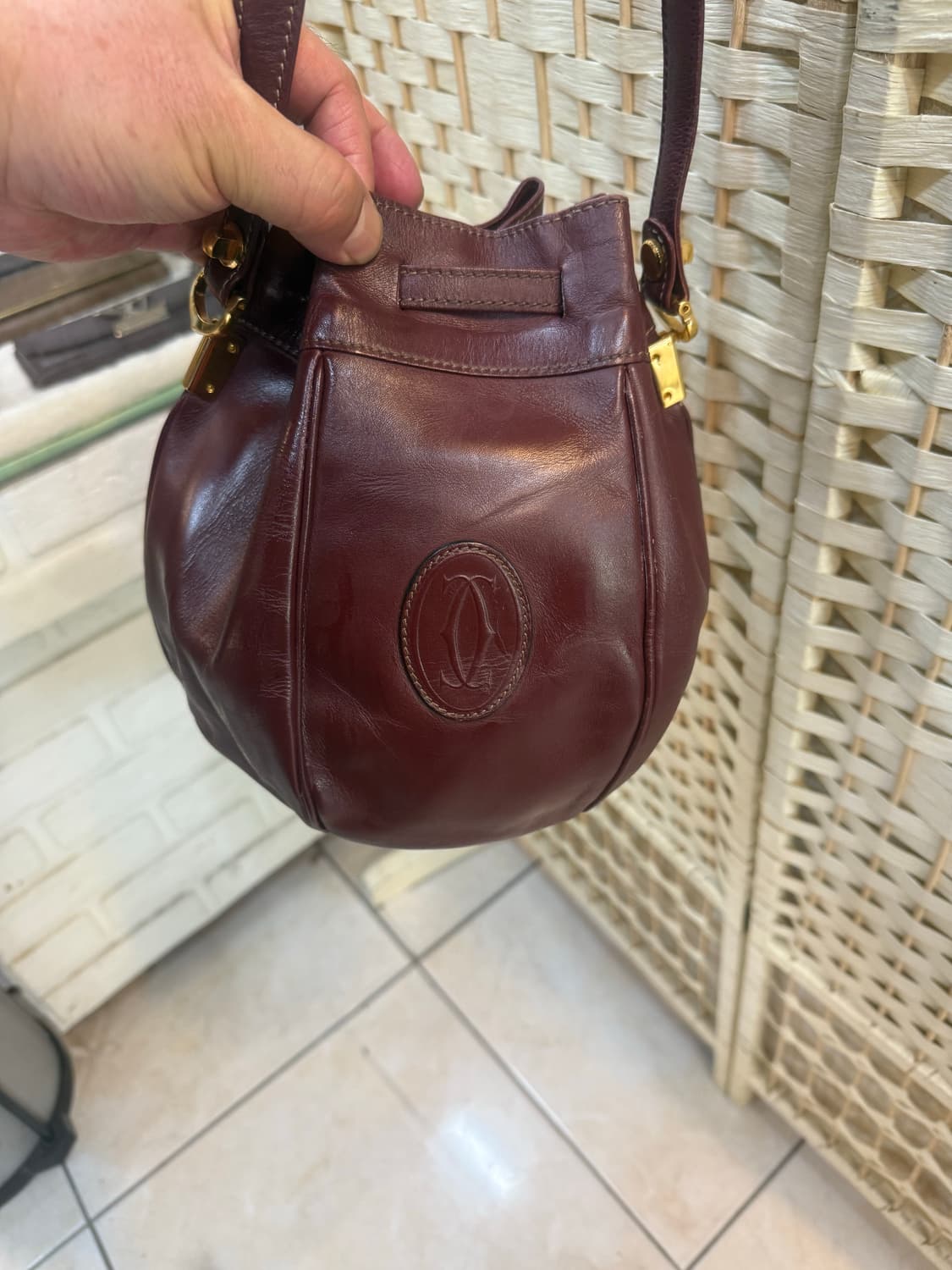 정품 까르띠에 버킷백 팝니다 상품이미지4