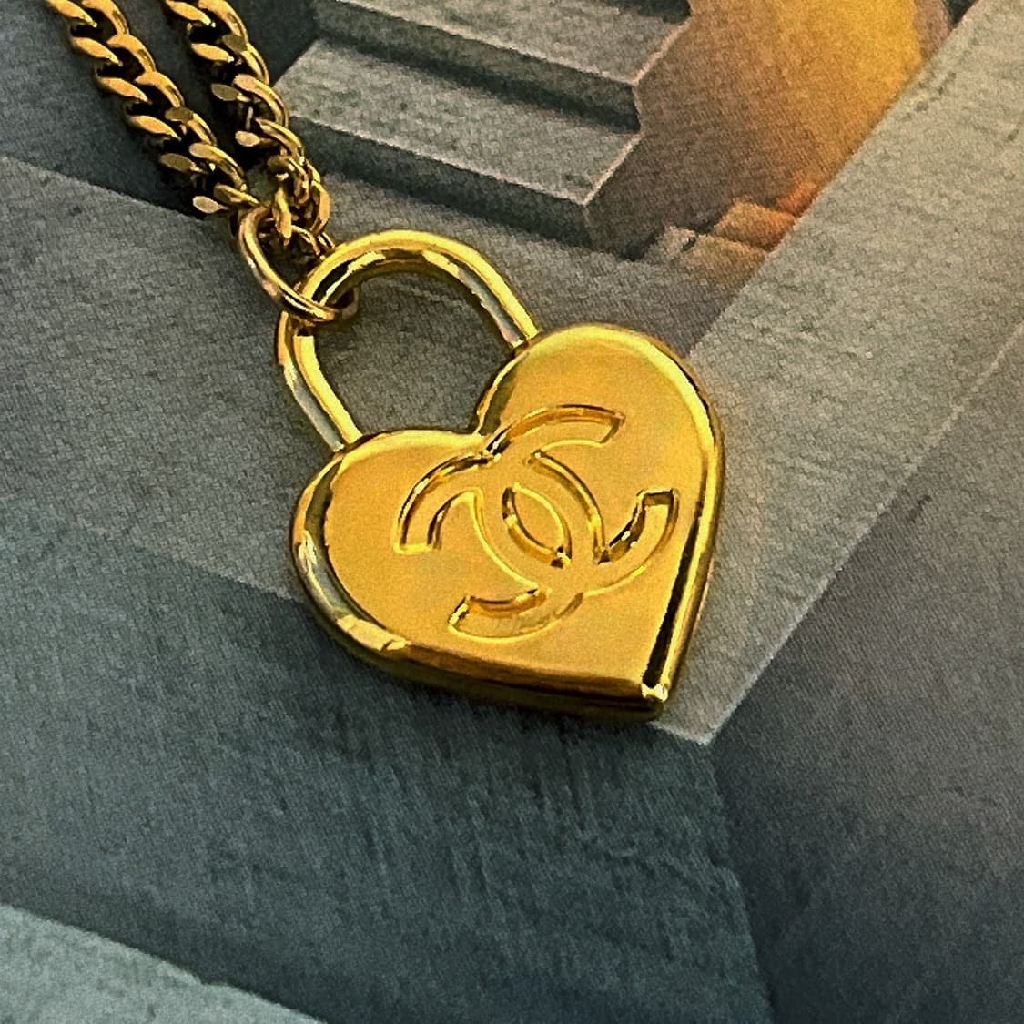 샤넬 미러골드 하트락 목걸이 상품이미지3